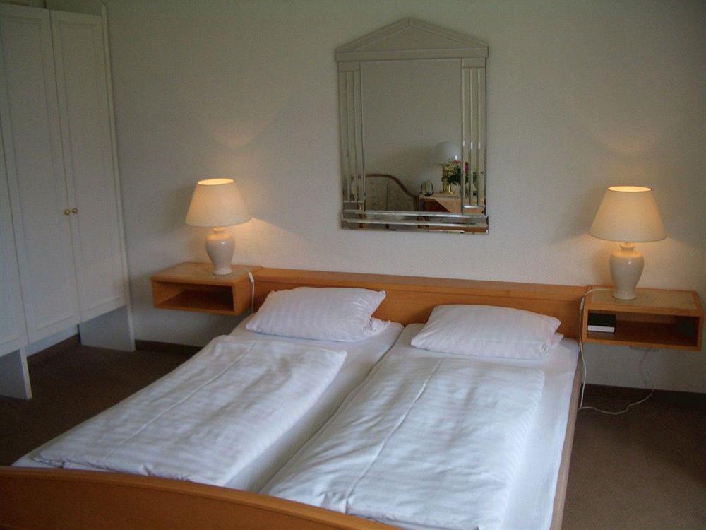 פפרונטן Hotel Flora מראה חיצוני תמונה